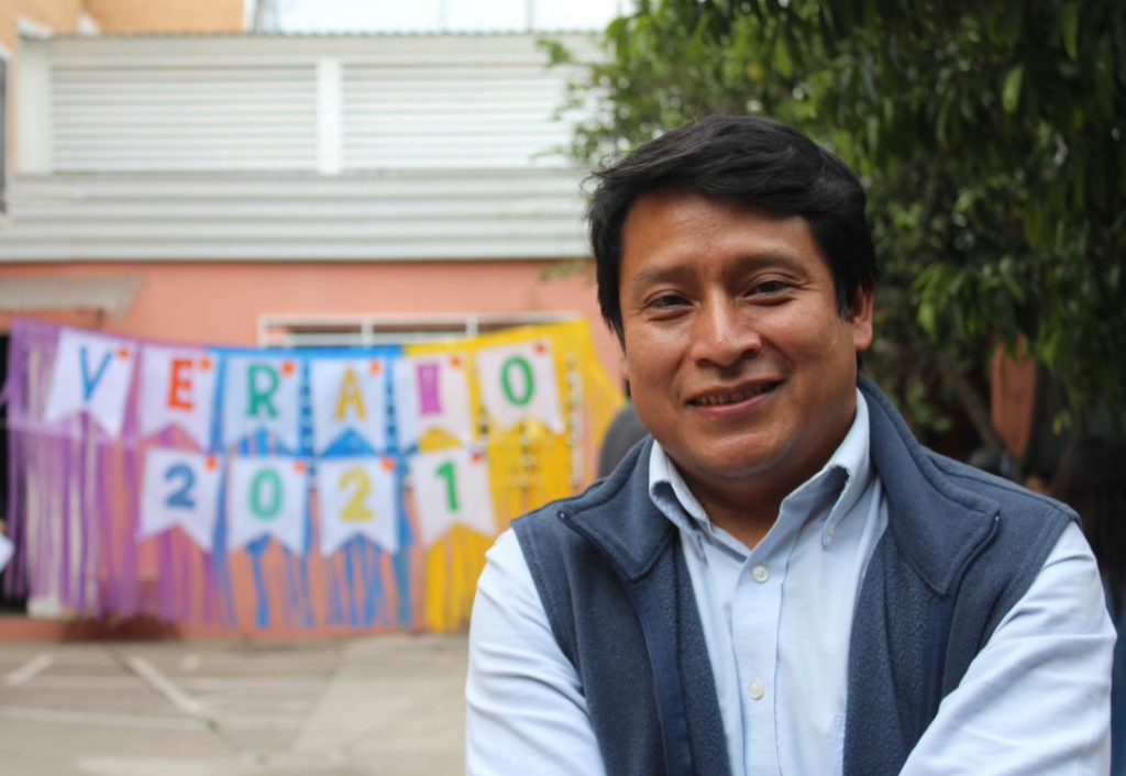 Lucas Pinzon in front of Esperanza Juvenil