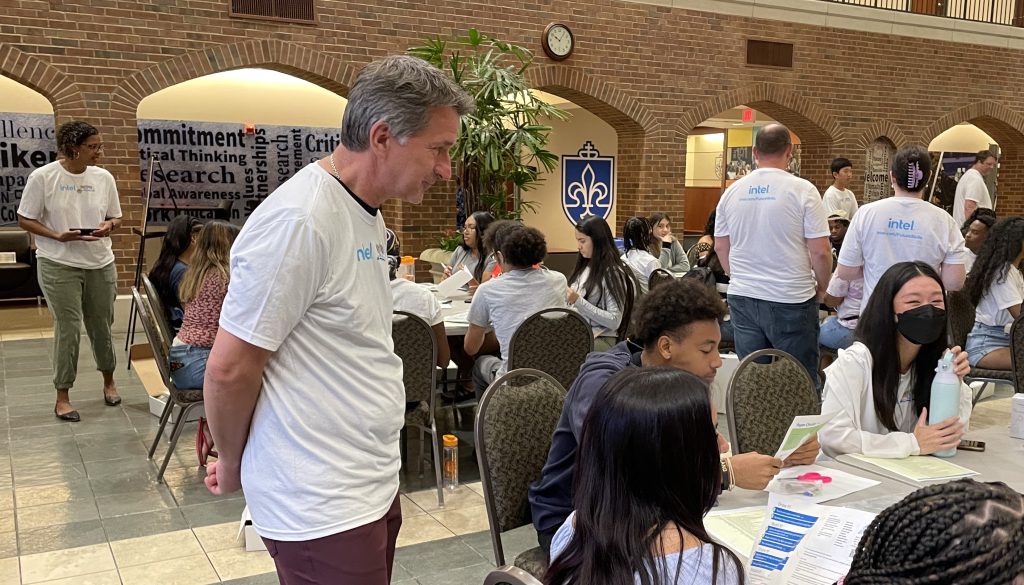 intel-invests-in-the-future-skills-of-boys-hope-girls-hope-scholars-and-collegians-4